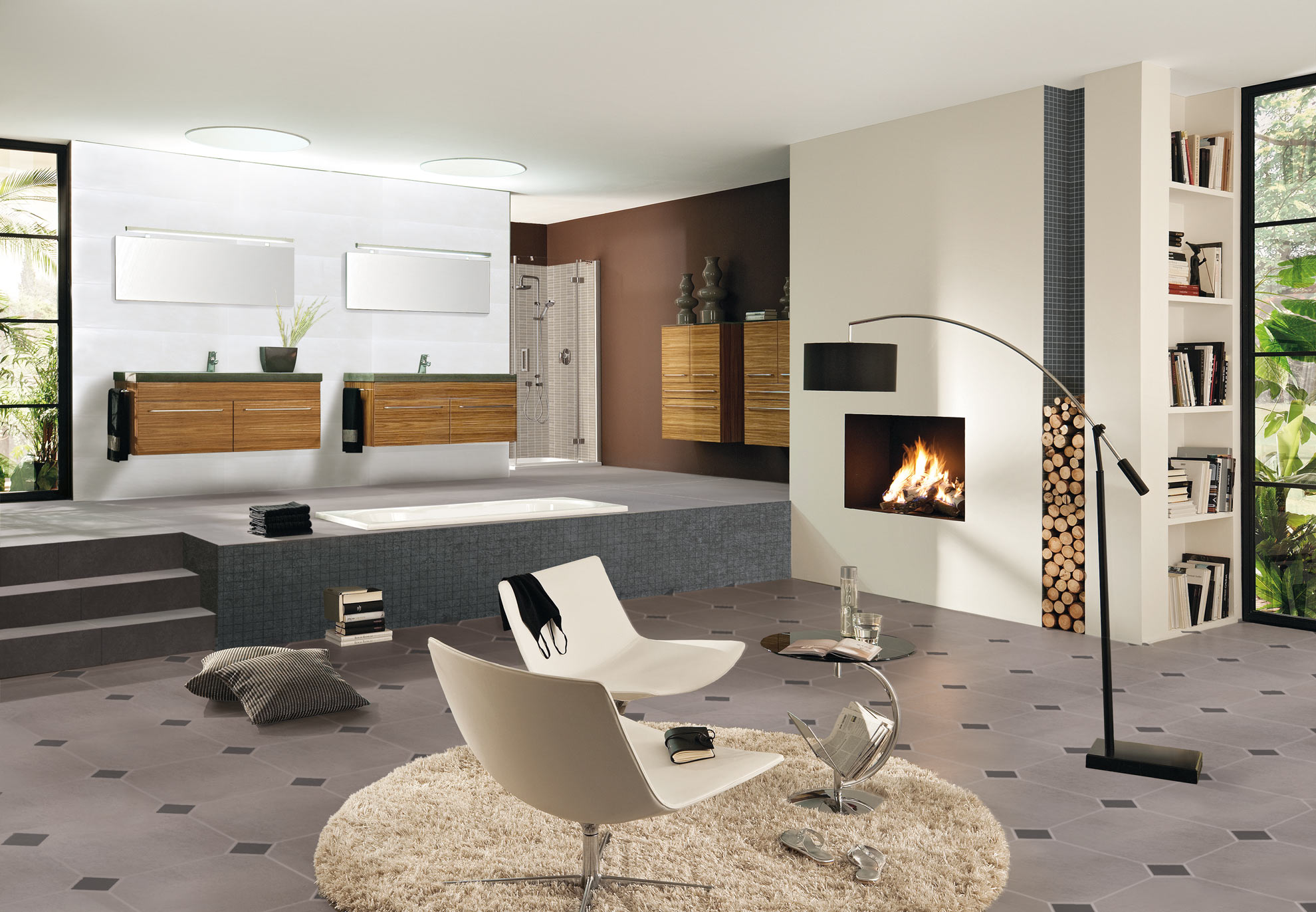 Einladendes Wohnzimmer mit wärmendem Feuer im Kamin