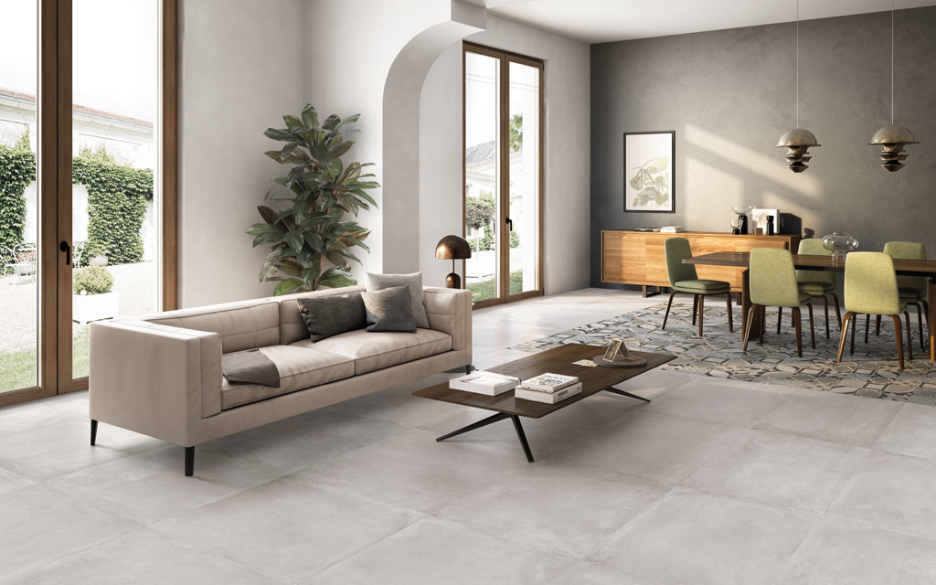 Gemütlicher Wohnbereich mit Fliesen in Betonoptik